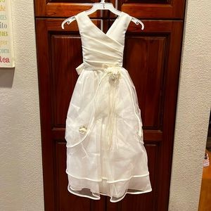 Girls SZ 8 Gown - White